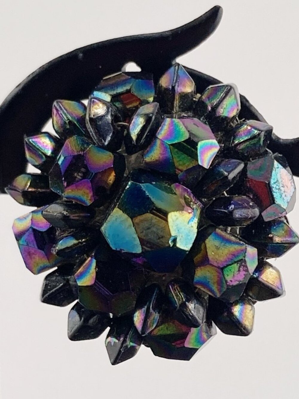 VINTAGE Oil slick style black plastic cluster bead clip-on earrings 1950s pinup - Picture 10 of 15